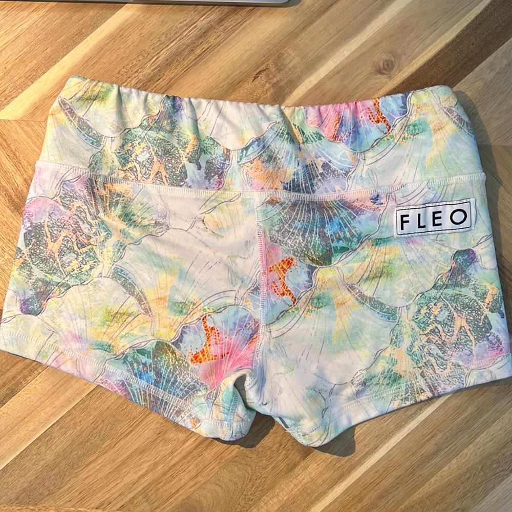 FLEO original rise shorts - seaside print - size S